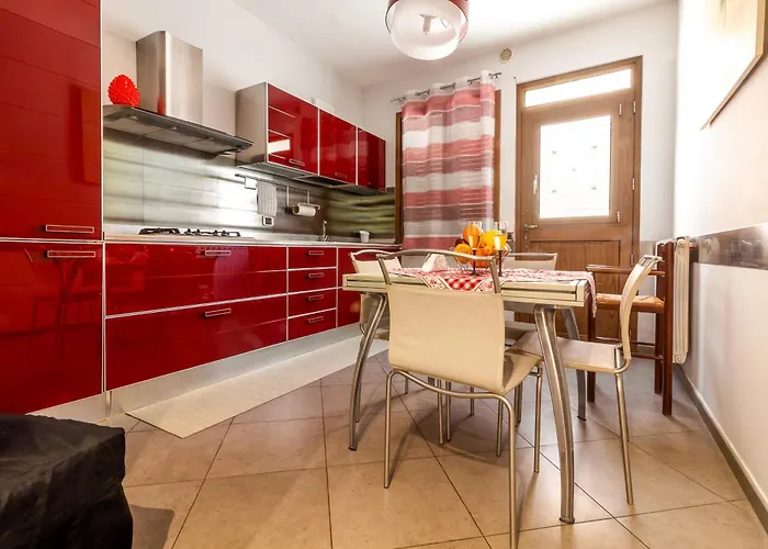 Kanisa Mari E Monti בית הארחה 4*
